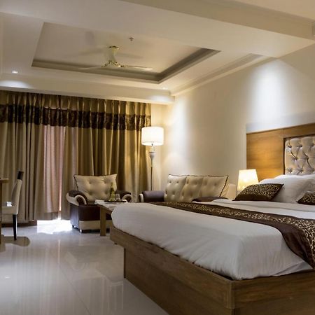 Hotel Lotus Paradise - Banquet & Dining - Near Murthal Sukhdev Rāi Exterior foto