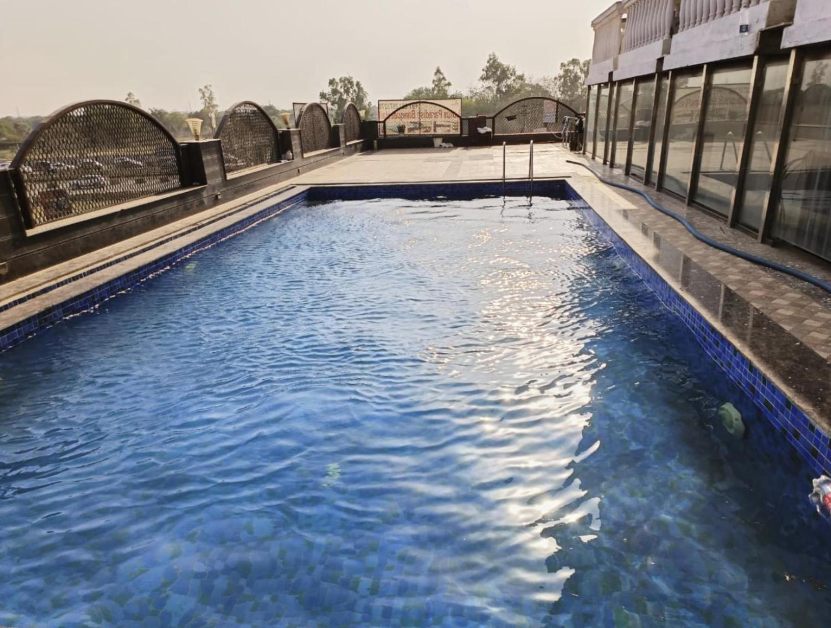 Hotel Lotus Paradise - Banquet & Dining - Near Murthal Sukhdev Rāi Exterior foto
